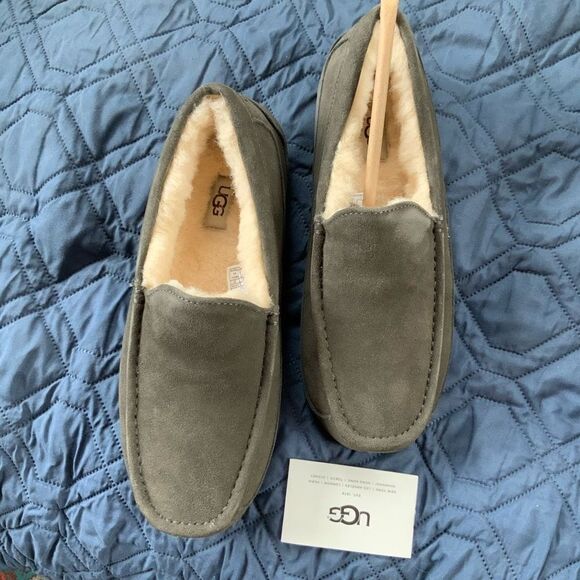 UGG Other - Ugg Men’s Mascot Slippers Genuine Gray Suede Upper Slip On Size 9 New with Tags